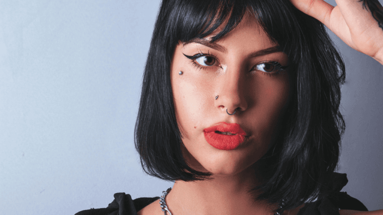Best Haircuts for Thick Straight Hair Women Style Guide 1 Haircut for Round Face Short