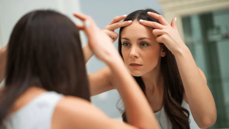 Best Hairstyles for Small Forehead Women Top Tips 1 Hairstyles for Small Forehead